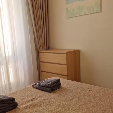 דירה Gt